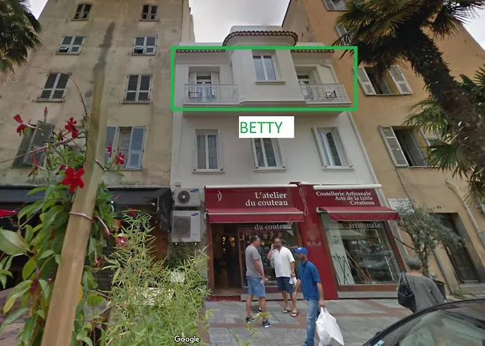 Appartements Rue Bonaparte, quartier Citadelle place Foch Appartement *