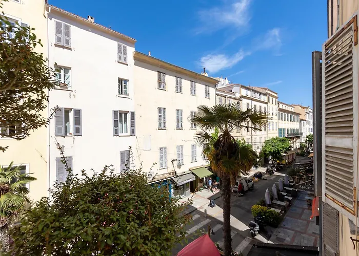 Appartement Appartements Rue Bonaparte, quartier Citadelle place Foch *