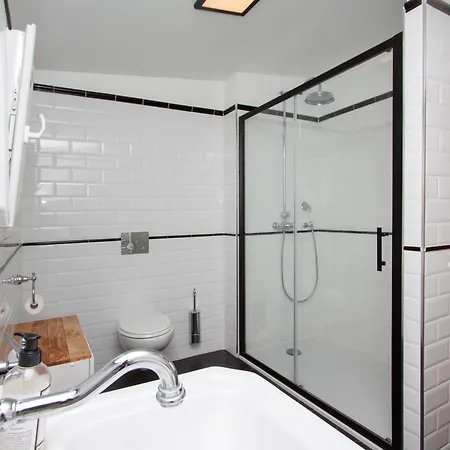 Apartment Les R Bonaparte - De Standing Au Coeur De La Vieille Pietonne Ajaccio (Corsica)