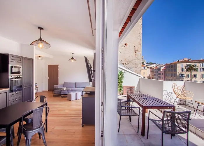 Appartements Rue Bonaparte, quartier Citadelle place Foch Ajaccio (Corsica)